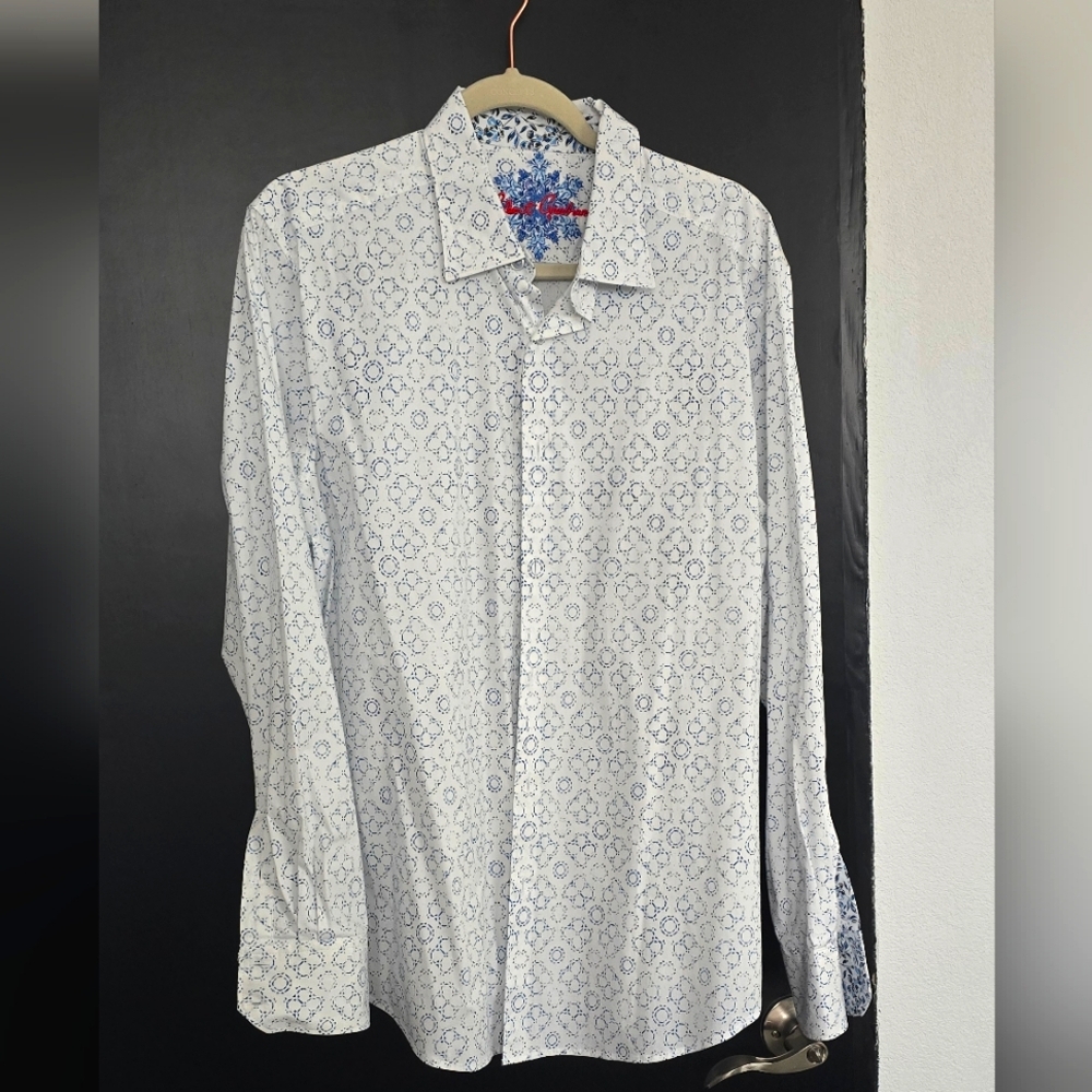 NWOT Robert Graham Men's White and Blue Patterned Shirt